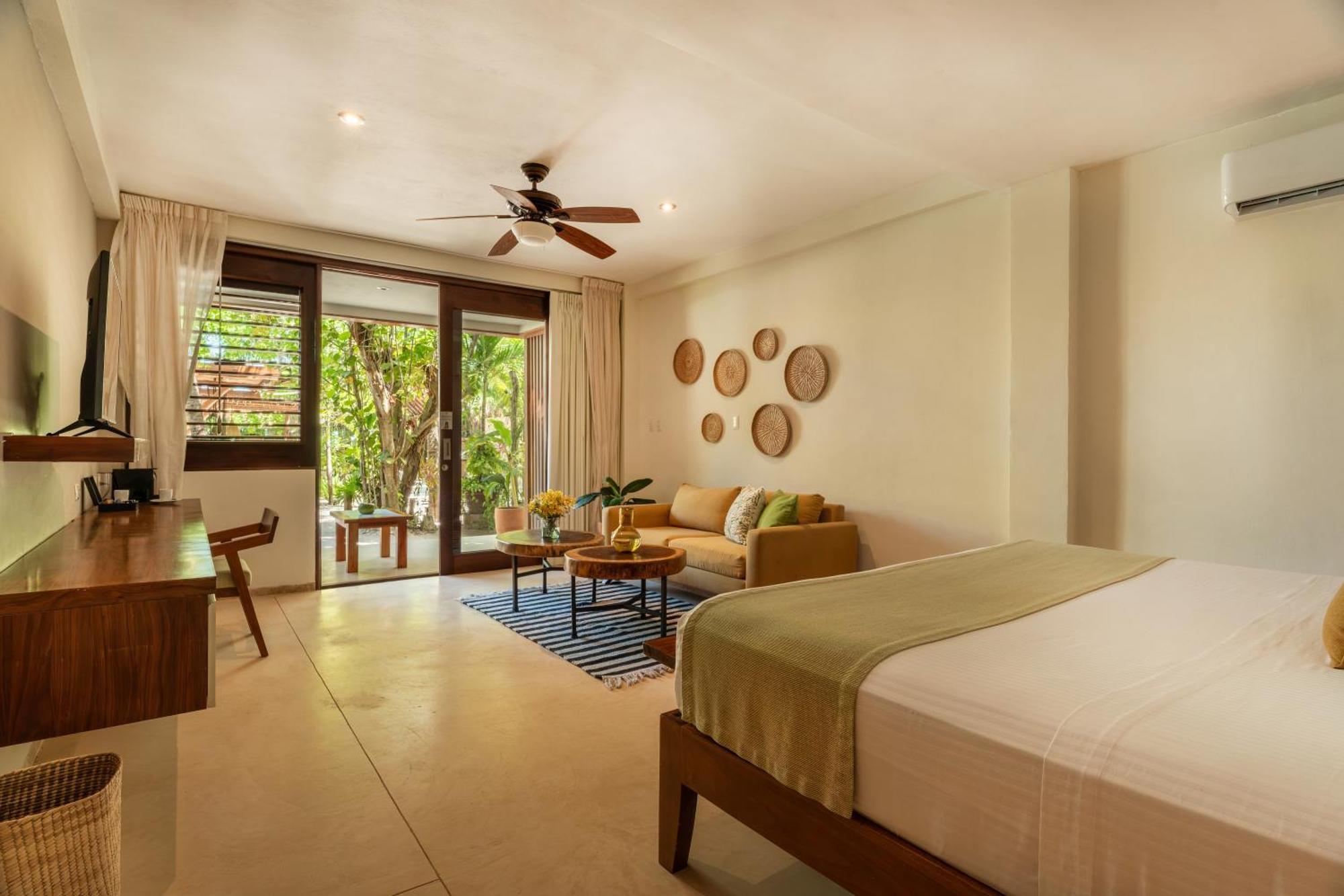 King Suite with Pool View